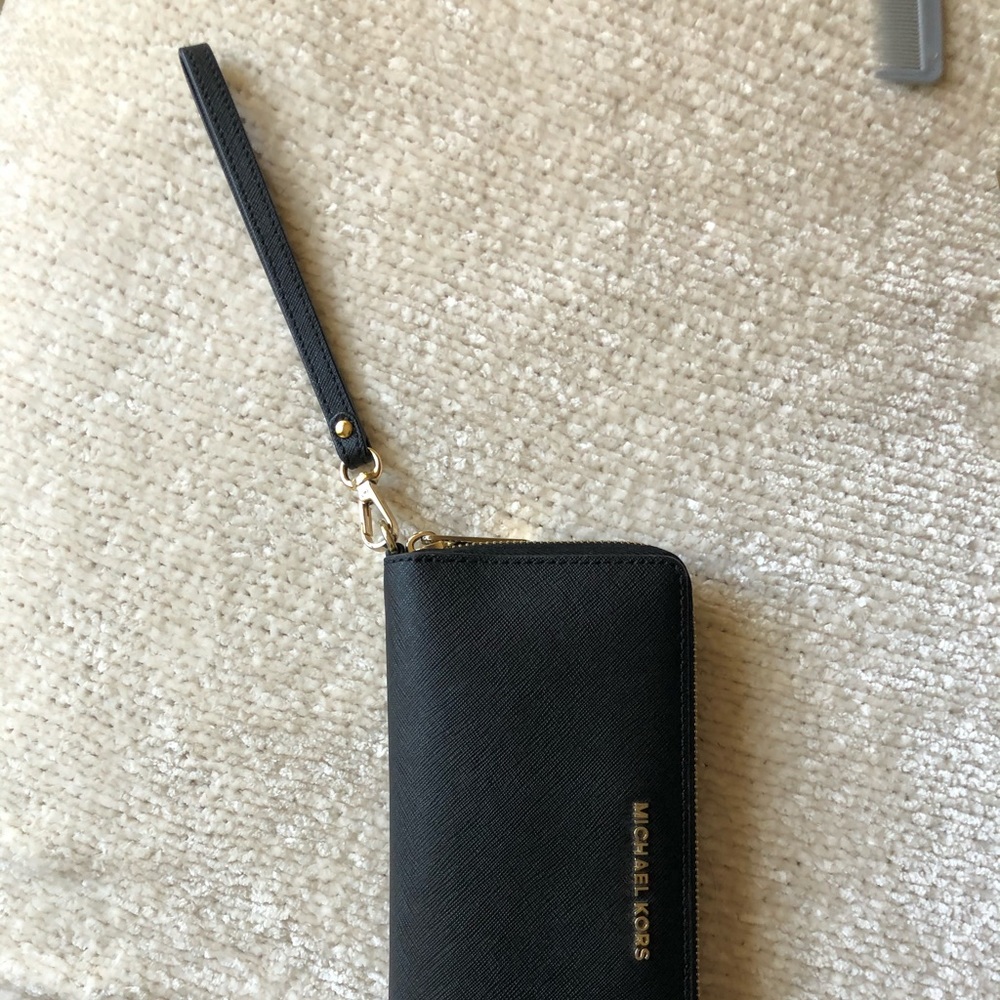 Michael Kors Jet Set Travel Wallet - Picture 5 of 5